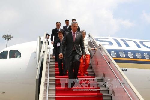 PM Singapura, Lee Hsien Loong dan Istri mengakhiri dengan baik kunjungan resmi di Vietnam - ảnh 1