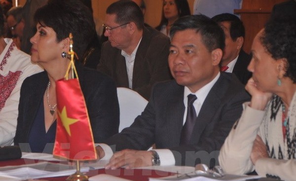Vietnam mendukung gerakan sayap kiri dunia demi perdamaian dan kemakmuran - ảnh 1