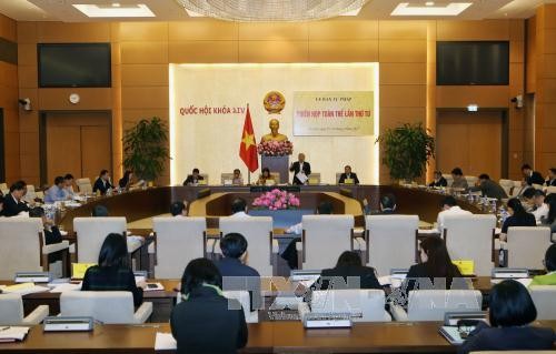 Membuka sidang pleno ke-4 Komisi Hukum MN Vietnam - ảnh 1