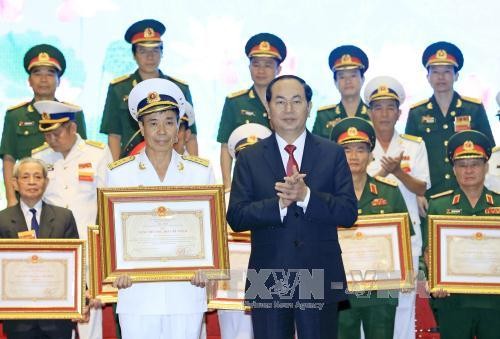Presiden Tran Dai Quang menghadiri upacara penyampaian Penghargaan Ho Chi Minh tentang Ilmu Pengetahuan dan Teknologi - ảnh 1