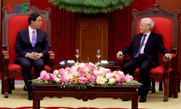 Sekjen Nguyen Phu Trong menerima Utusan Khusus Presiden Republik Korea  - ảnh 1
