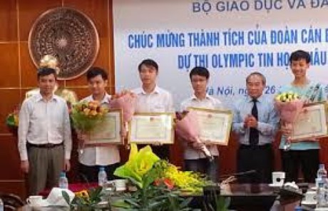 Pelajar Vietnam memperoleh 5 medali perak dalam Olympiade Informatika Asia 2017 - ảnh 1