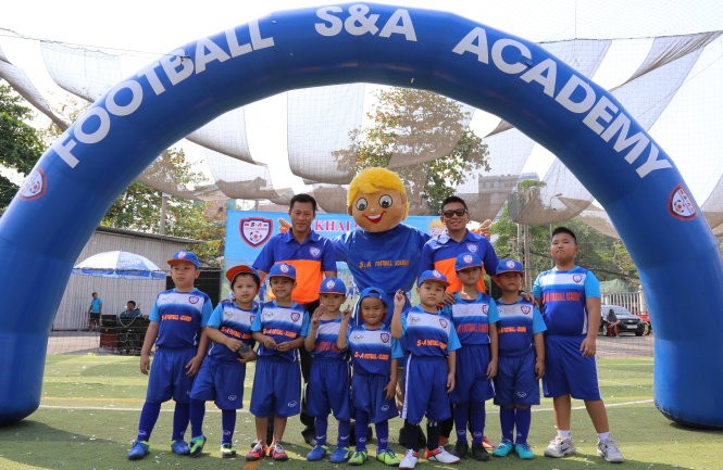 Pusat Sepak Bola S&A Academy-Simbol dari perasaan persaudaraan Vietnam-Thailand di kalangan persepak-bolaan muda - ảnh 1