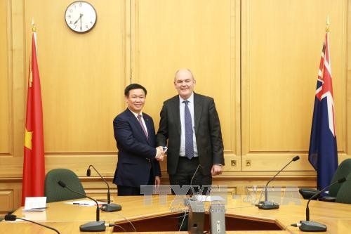 Deputi PM Vuong Dinh Hue melakukan kunjungan kerja di Selandia Baru - ảnh 1