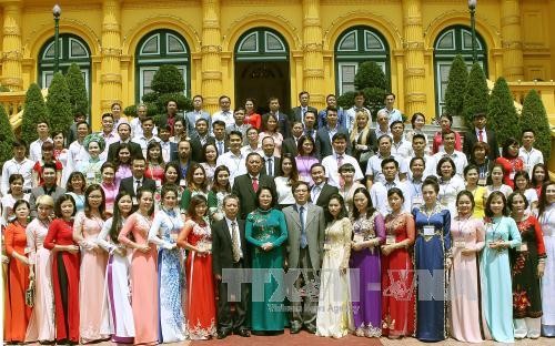 Wakil Presiden Dang Thi Ngoc Thinh menerima rombongan Asosiasi Badan Usaha Kecil dan Menengah Vietnam - ảnh 1
