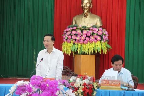 Kepala Departemen Komunikasi dan Pendidikan KS PKV, Vo Van Thuong melakukan kunjungan kerja di provinsi Tra Vinh - ảnh 1