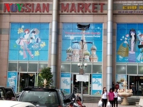Warna-warni yang khas dari pasar-pasar   Rusia di Kota Ho Chi Minh - ảnh 1