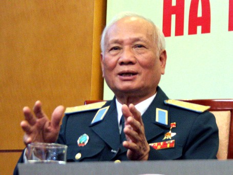 Mayor Jenderal Nguyen Van Phiet- Komandan yang menembak jatuh pesawat terbang B-52 di wilayah udara Kota Hanoi - ảnh 1