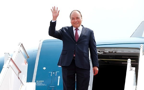 PM Nguyen Xuan Phuc tiba di Kamboja menghadiri KTT ke-2 Kerjasama Mekong-Lancang - ảnh 1