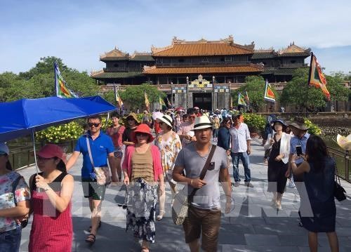 Pariwisata Vietnam: Kota Hue diakui sebagai kota wisata  bersih dari ASEAN - ảnh 1