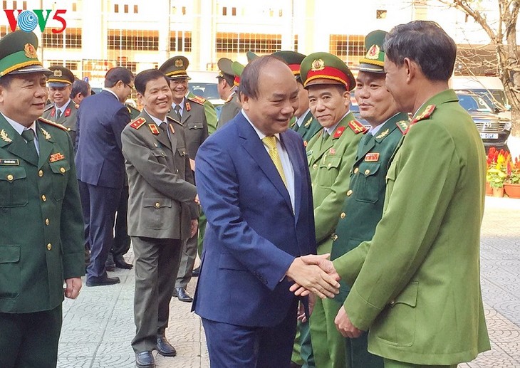 PM Nguyen Xuan Phuc mengunjungi dan mengucapkan selamat Hari Raya Tet di Distrik Hai Chau dan angkatan bersenjata Kota Da Nang - ảnh 1