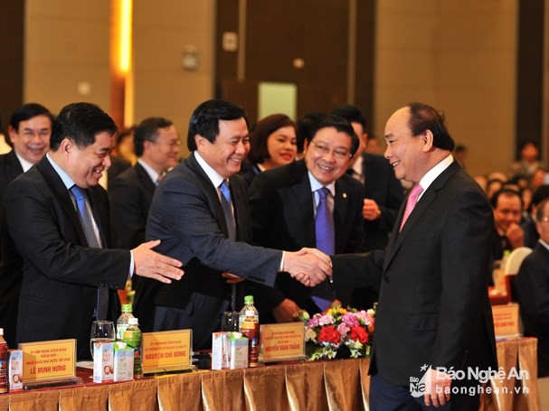PM Nguyen Xuan Phuc menghadiri konferensi ke-10 dengan para investor di Provinsi Nghe An - ảnh 1