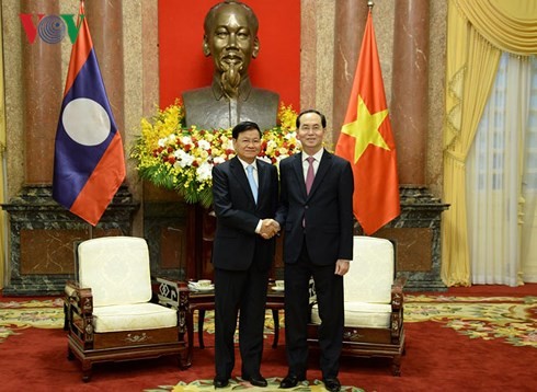 Presiden Tran Dai Quang menerima PM Laos, Thongloun Sisoulith - ảnh 1