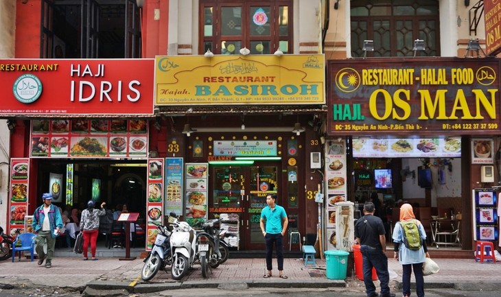 Pasar Malaysia yang unik di tengah-tengah Kota Ho Chi Minh - ảnh 1