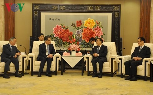Duta Besar Vietnam untuk Tiongkok melakukan temu kerja dengan Walikota Chongqing - ảnh 1