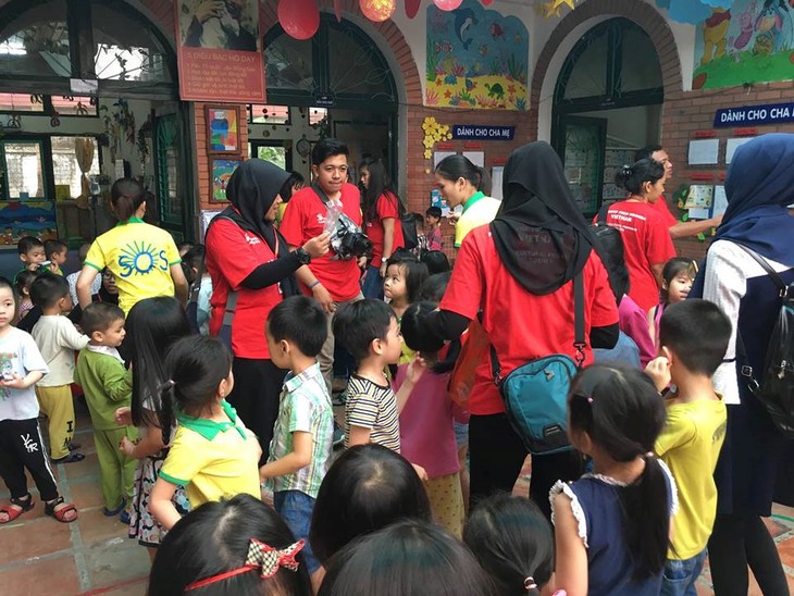 Kunjungan yang bermakna di Perkampungan Anak-Anak SOS Hanoi - ảnh 1
