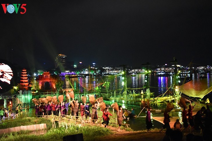 Kebudayaan Kota Hue naik terbang tinggi di Festival Hue 2018 - ảnh 1