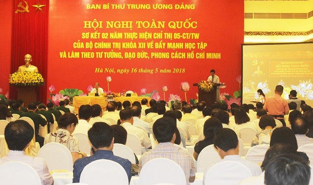 Sekretariat KS PKV mengadakan konferensi evaluasi sementara dua tahun pelaksanaan Instruksi tentang memperhebat gerakan “belajar dan bertindak sesuai dengan fikiran, moral dan gaya Ho Ch Minh - ảnh 1
