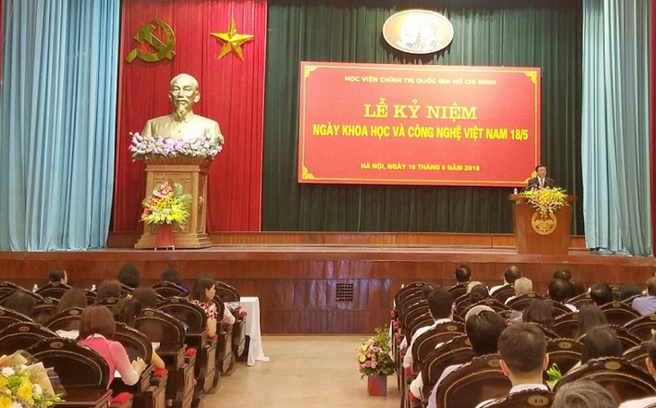 Hari Ilmu Pengetahuan dan Teknologi Vietnam: Membarui, meningkatkan kualitas aktivitas ilmu pengetahuan di Akademi Politik Nasional Ho Chi Minh - ảnh 1
