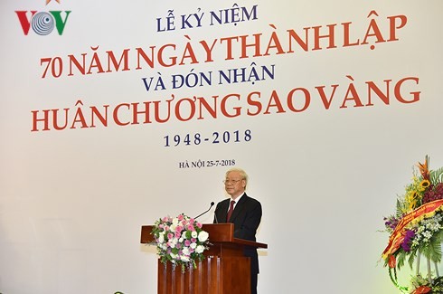 Sekjen Nguyen Phu Trong menghadiri acara peringatan ulang tahun ke-70 berdirinya Gabungan Asosiasi Seni dan Sastra Viet Nam - ảnh 1