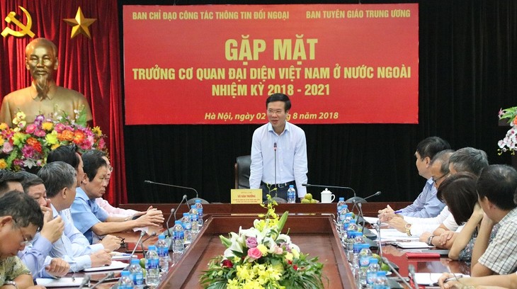 Mengembangkan peranan jembatan penghubung persahabatan dan kerjasama  dari Perwakilan-Perwakilan Viet Nam di luar negeri - ảnh 1