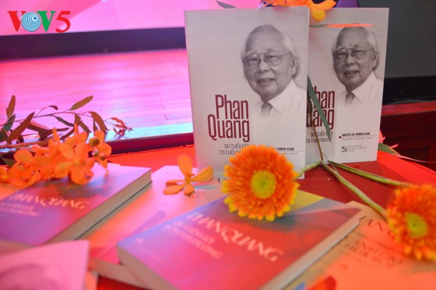 Potret wartawan Phan quang melalui buku: “Phan Quang- berusia 90 tahun  dan usia kerjanya 70 tahun“ - ảnh 1