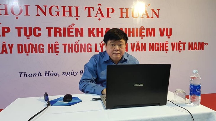 Selangkah demi selangkah membangun sistim teori seni-sastra Viet Nam - ảnh 1