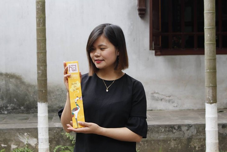 Nguyen Thi Hoai-Gadis muda dan perjalanan memproduksi hio aman dari rumput wangi Vetiver - ảnh 2
