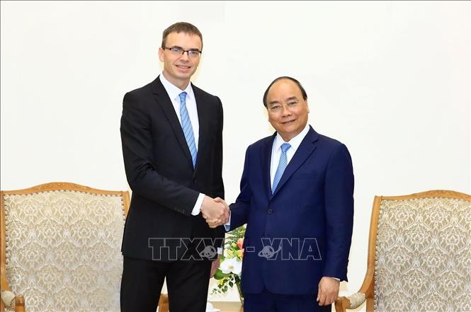 PM Nguyen Xuan Phuc menerima Menlu Estonia, Sven Mikser - ảnh 1