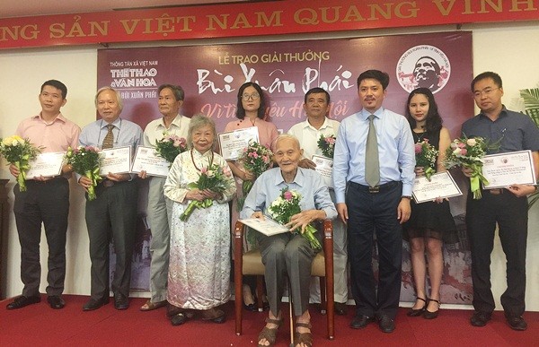 Acara pemberian penghargaan “Bui Xuan Phai-Demi  rasa cinta terhadap Kota Ha Noi” ke-11 terus menyebarkan rasa cinta terhadap Kota Ha Noi - ảnh 1