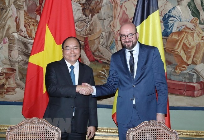 PM Nguyen Xuan Phuc melakukan pembicaraan dengan PM Belgia, Charles Michel - ảnh 1