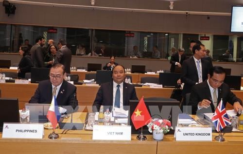 PM Nguyen Xuan Phuc mengeluarkan tiga rekomendasi penting di depan ASEM-12 - ảnh 1