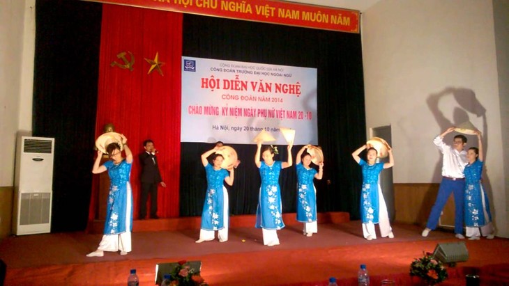 Banyak aktivitas menyambut Hari Wanita Viet Nam tanggal 20 Oktober diadakan - ảnh 1
