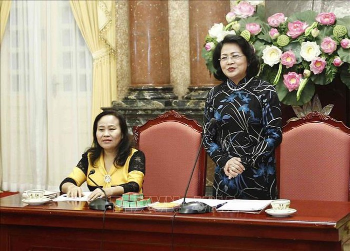 Wakil Presiden Dang Thi Ngoc Thinh menerima rombongan orang yang berkewibawaan di kalangan warga etnis minoritas Provinsi Ninh Thuan - ảnh 1