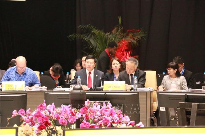 Deputi PM, Menlu Pham Binh Minh menghadiri Konferensi Menteri Menlu dan Menteri Ekonomi APEC - ảnh 1