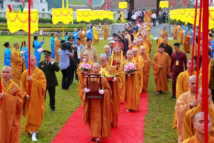 Mega Perayaan mengenangkan 710 tahun Raja Buddhis Tran Nhan Tong masuk nirwana - ảnh 1