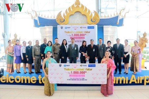 Thailand menyambut wisatawan Viet Nam yang ke 1 juta tahun 2018 - ảnh 1