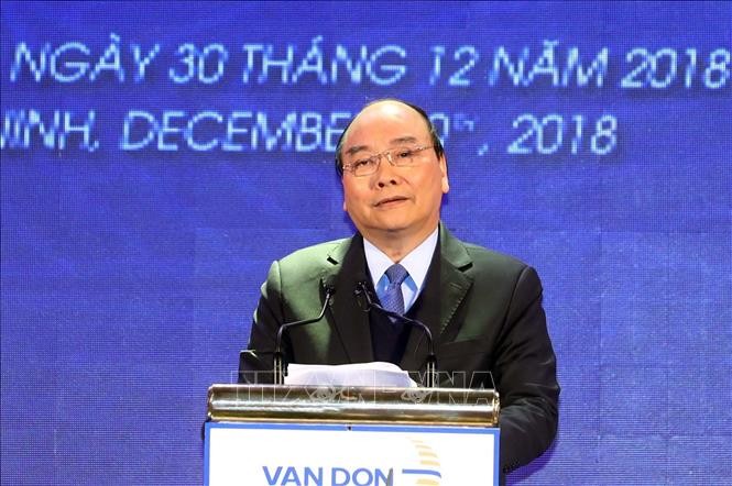 PM Nguyen Xuan Phuc menghadiri acara peresmian Bandara Internasional Van Don, Provinsi Quang Ninh - ảnh 1