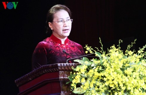 Ketua MN Nguyen Thi Kim Ngan menghadiri acara penyampaian penghargaan pers “Palu Arit Kuning” kali ke-3 - ảnh 1