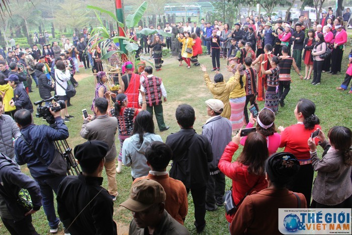 Perkampungan Budaya-Wisata  Etnis-Etnis Viet Nam dengan pesta-pesta awal musim semi - ảnh 1