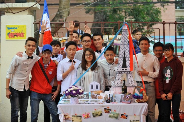 Kaum pelajar dan mahasiswa Viet Nam dengan Hari Francophonie Internasional - ảnh 1