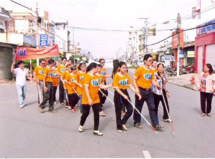 Kota Ha Noi memperingati ulang tahun ke-50 berdirinya Asosiasi Tuna Netra Viet Nam - ảnh 1