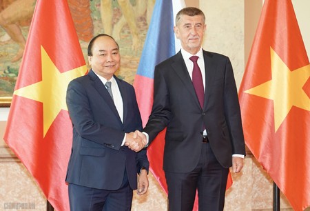 Kunjungan PM Nguyen Xuan Phuc membuka arah baru dalam perkembangan kerjasama Viet Nam-Republik Czech - ảnh 1