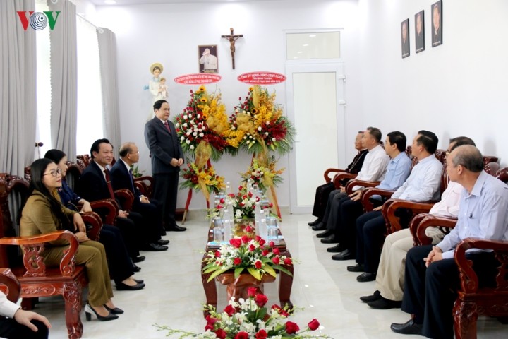 Ketua Pengurus Besar Front Tanah Air Viet Nam, Tran Thanh Man mengunjungi Keuskupan Phan Thiet - ảnh 1