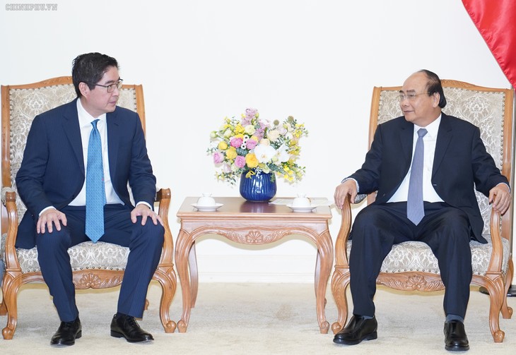 PM Nguyen Xuan Phuc menerima investor besar Filipina di  Viet Nam - ảnh 1