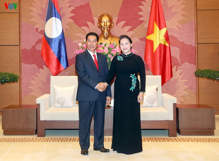 Ketua MN Nguyen Thi Kim Ngan menerima Wakil Ketua Parlemen Laos - ảnh 1