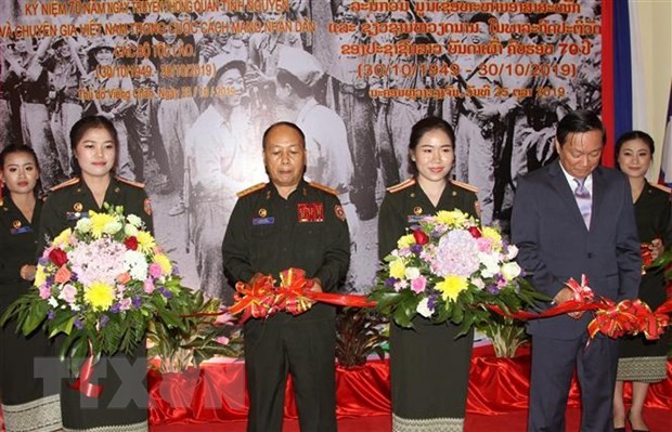 Pameran memperingati ulang tahun ke-70 hari tradisional tentara sukarela dan pakar Viet Nam di Laos - ảnh 1
