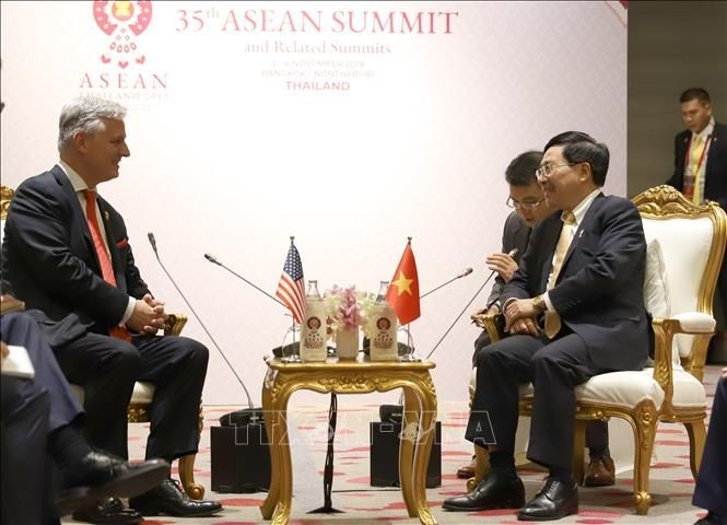 KTT ASEAN ke-35: Deputi PM, Menlu Pham Binh Minh menerima Penasehat Keamanan Nasional AS, Robert O’Brien - ảnh 1