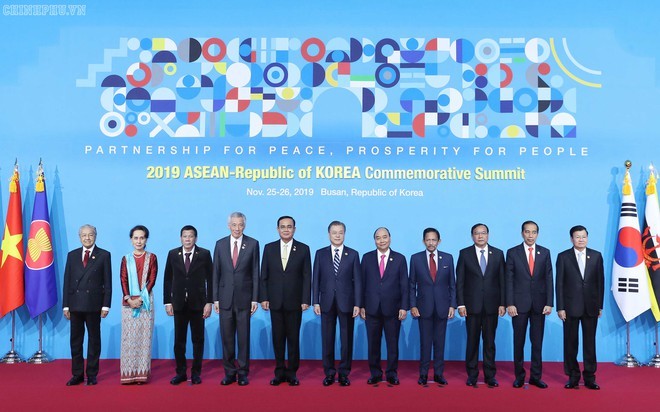 Konferensi Tingkat Tinggi  ASEAN-Republik Korea: Visi untuk 30 tahun berikutnya - ảnh 1