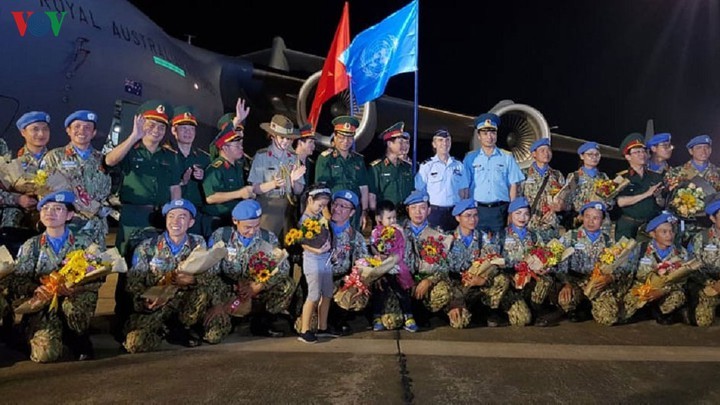 Kementerian Pertahanan Viet Nam menyambut pulang kembalinya Kelompok 2 Rumah Sakit Lapangan tingkat 2, nomor 1 - ảnh 1